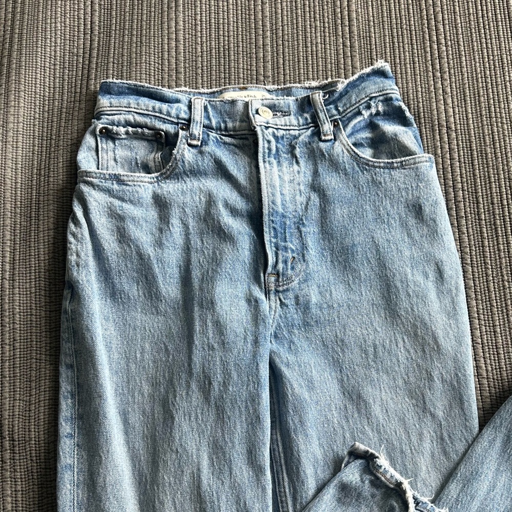 Abercrombie & Fitch “The 90’s Straight” Ultra High Rise size 25